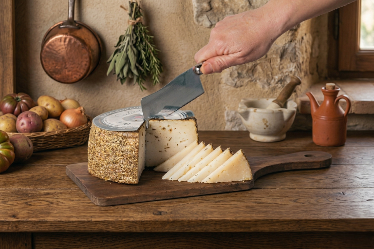 cortar y servir el queso